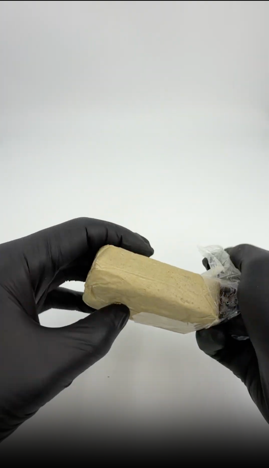 rollzeurope-ice-o-lator-thca-hash-unbox-1080p